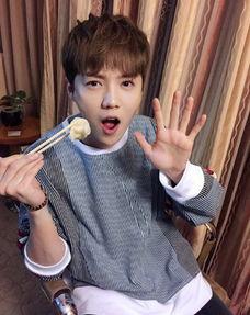 娱乐吃瓜酱质疑男生,男生为何成为热议焦点？